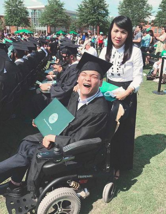 Hai du học sinh Việt được vinh danh “người hùng” ở nước ngoài năm 2017
