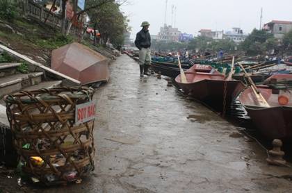 Lễ hội chùa Hương: Du khách thiếu ý thức, BTC mệt nhoài