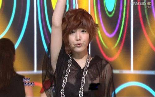 Lộ ngực trên truyền hình trực tiếp