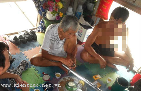 Lão 70 “nhặt” được vợ bị bảo 