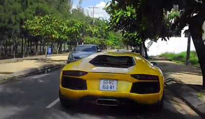 Xe khủng của Cường đô la đeo biển ĐSQ Campuchia? (Có video)