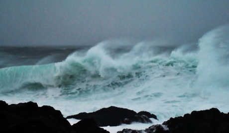 Lưu thông tàu thuyền và phà ở Vladivostok bị gián đoạn vì bão