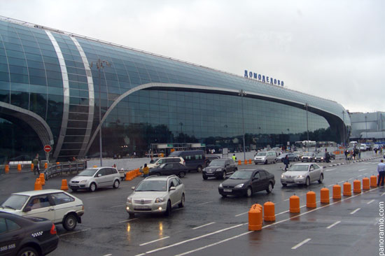 Moskva: Truy tố cảnh sát  tống tiền hành khách lao động nhập cư tại sân bay Domodedovo