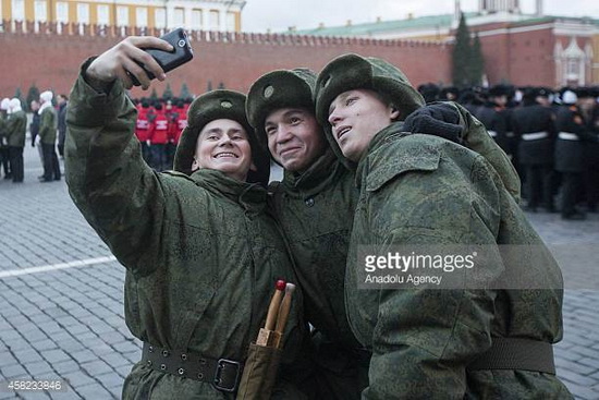 Nga cấm quân nhân chụp hình 