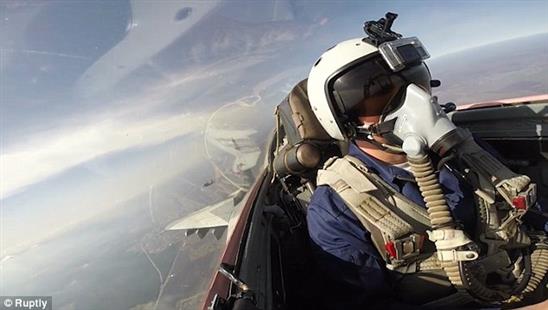 Tour du lịch cho khách lái tiêm kích, ngắm trái đất từ độ cao 22.000 mét