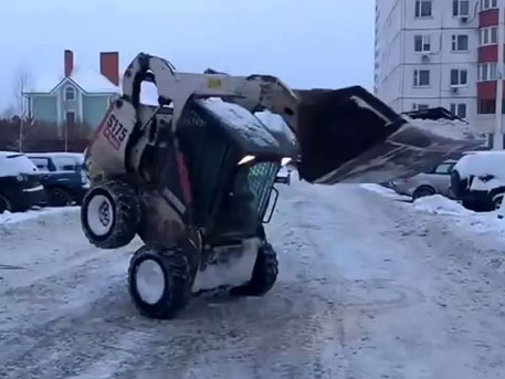 Nga: Xe dọn tuyết nhảy múa