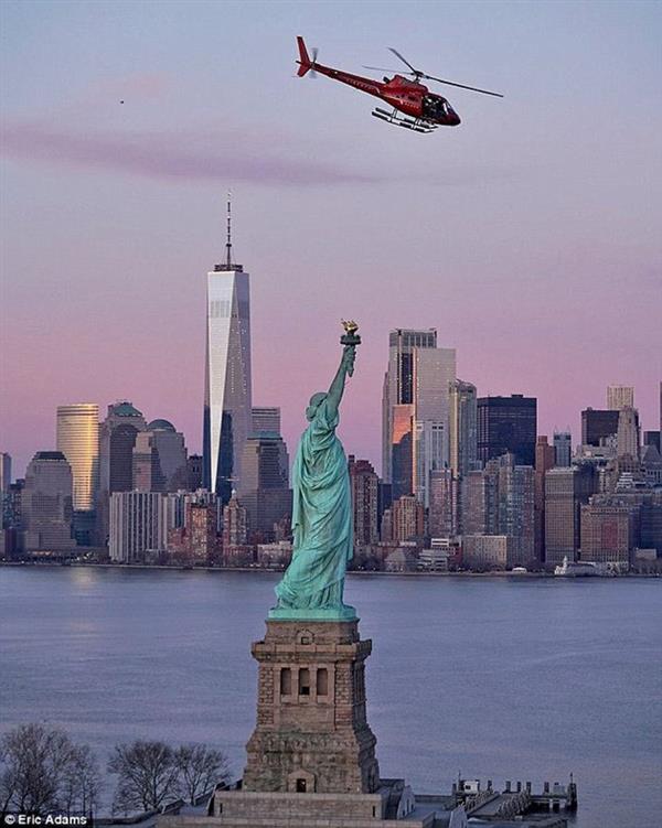 Hình ảnh hiện trường vụ rơi trực thăng giữa New York (Mỹ)
