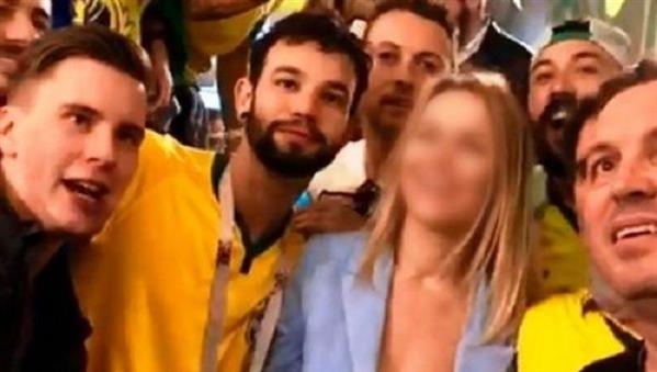 Dạy phụ nữ Nga nói bậy, cổ động viên Brazil bị đuổi việc, cấm xem World Cup
