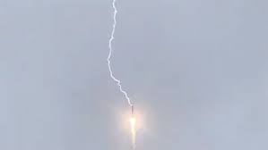 Tên lửa đẩy Soyuz của Nga bị sét đánh giữa không trung