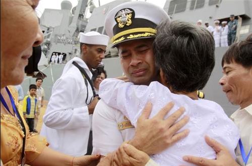 Trung tá hải quân Mỹ nhận hối lộ bằng... gái