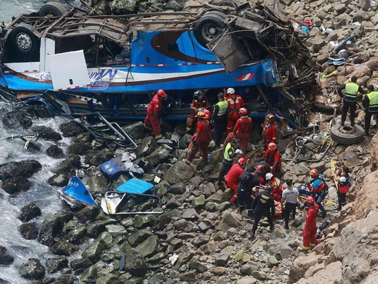 Xe buýt lao xuống vực sâu 150m, 58 hành khách thương vong