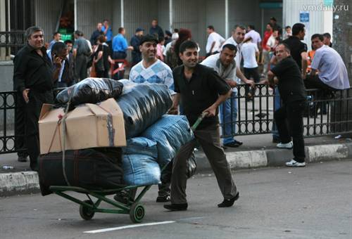 Moskva: Kiểm tra một số chợ, 60 lao động ngước ngoài bị bắt( cập nhật tin và video)