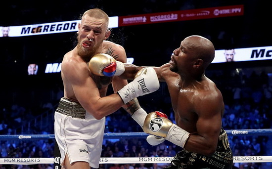 Mayweather thắng knock-out McGregor trong trận quyền anh tỉ USD