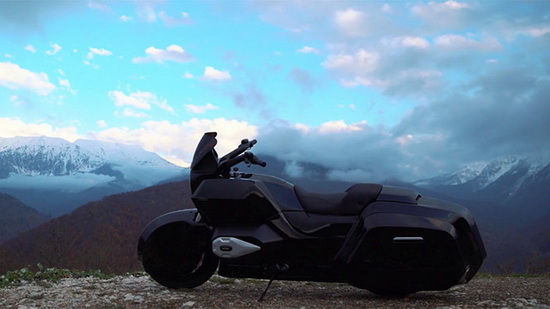 Mô tô ‘siêu ngầu’ của Kalashnikov tháp tùng ông Putin vào năm 2019