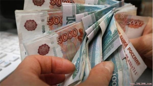 Lạm phát nhảy vọt khi rúp lao dốc, Nga hỗ trợ ngân hàng thứ 3