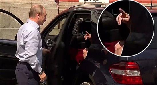 Tiết lộ bí mật “chiếc hộp màu đỏ” trong xe của ông Putin