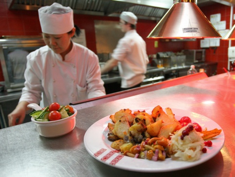 Nga: Kiểm tra đột xuất nhà hàng, siêu thị, cơ sở sản xuất thực phẩm