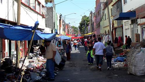 Người Việt đi chợ đen ở Mexico