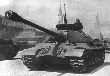 Vũ khí 'quái vật' mạnh nhất Thế chiến II của Nga tái xuất khiến đối thủ khiếp vía