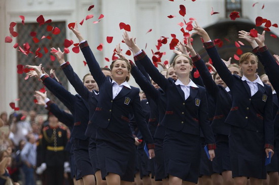 Chùm ảnh lễ tốt nghiệp hoành tráng của học sinh Nga