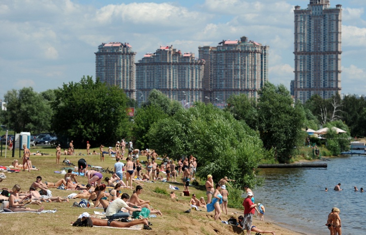 Moskva: Bắt đầu mùa bơi và tắm nắng