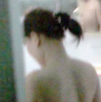 Công nhân, đồng nát bán thân để kiếm thêm thu nhập