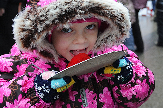 Moskva: Nếm miễn phí kẹo, bánh khổng lồ trên quảng trường trung tâm