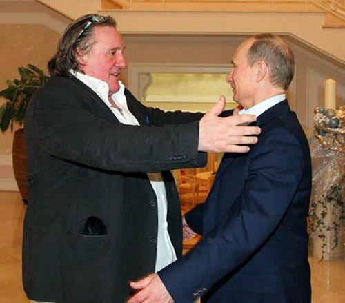 Tổng thống Vladimir Putin trao hộ chiếu Nga cho diễn viên Gerard Depardieu