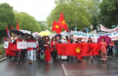 Người Việt Nam ở Nga: Sóng dâng không chỉ ở Biển Đông - Sóng trào trong lòng người Việt