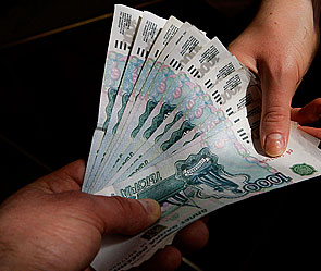 Nga: Hối lộ nhân viên FMS 10 ngìn rúp, bị toà phạt 150 nghìn rúp