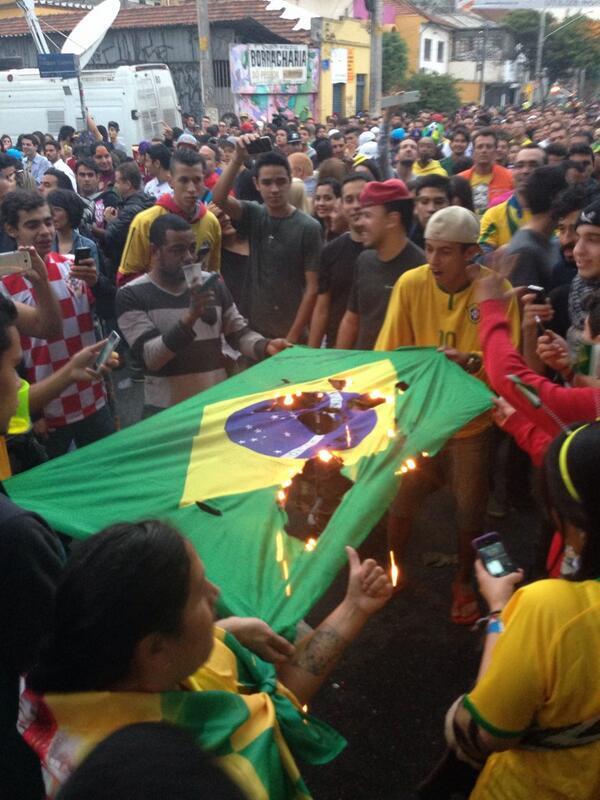 Bạo loạn bùng phát sau thất bại cay đắng của Brazil