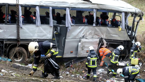 Xe buýt chở trẻ em Nga gặp nạn ở Bỉ - 5 người thiệt mạng
