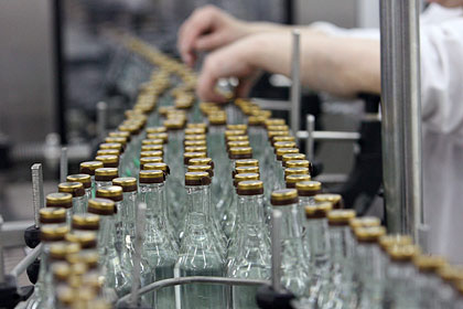 Giảm sản xuất vodka, giúp giảm các con nghiện ở Nga?