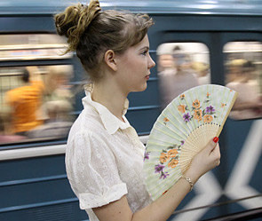 Moskva: Phát nước miễn phí cho hành khách trong tiết trời nắng nóng bất thường