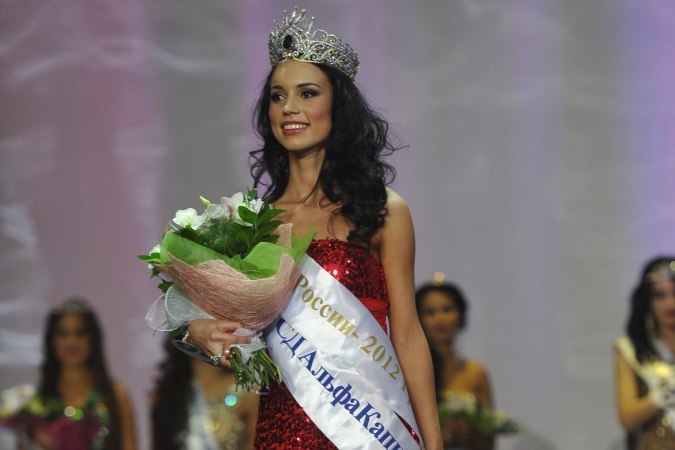 Cô sinh viên kinh tế trở thành Hoa hậu Nga 2012