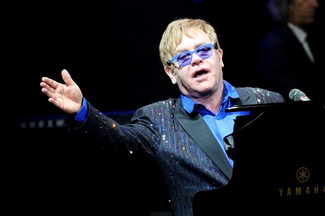 Người Nga đệ đơn yêu cầu Tổng thống Putin “tẩy chay” Elton John