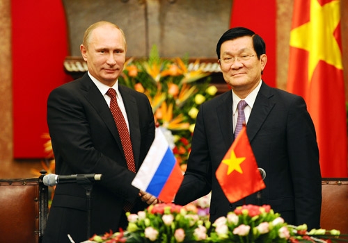 Việt - Nga ký hợp tác dầu khí, quốc phòng