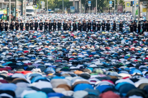 Moskva: 160 nghìn tín đồ Hồi giáo dự lễ Uraza-bairam