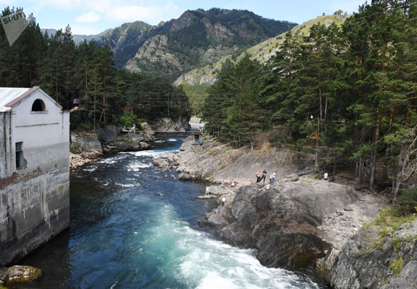 Câu cá, đi bè trên sông và nhà máy thủy điện: Altai có gì hấp dẫn du khách