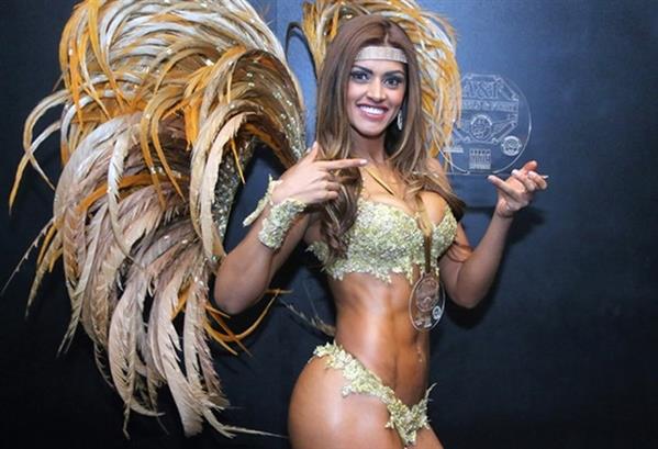 Người đẹp “bốc lửa” trổ tài dự đoán World Cup 2018