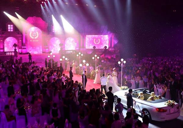 Đám cưới 'siêu khủng' ở Đà Nẵng với 10 tỉ thuê nhà thi đấu, ca sĩ góp vui
