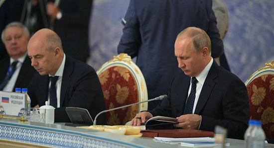 Tổng thống Putin say sưa đọc thơ Pushkin tại hội nghị thượng đỉnh