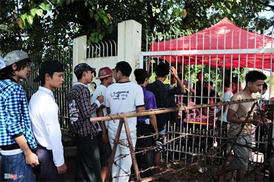 Myanmar vs Việt Nam: Cổ động viên chủ nhà tụ tập từ sớm