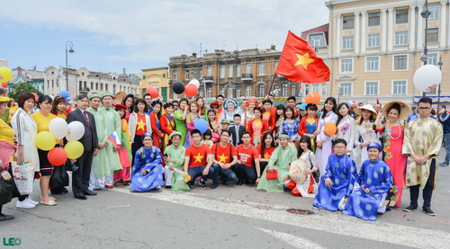Nhật ký: Cảm xúc về “Diễu hành đường phố của đoàn Việt Nam năm nay nhân kỉ niệm 156 năm - ngày sinh nhật của TP. Vladivostok 2/7/2016”