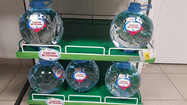 Giới khoa học cảnh báo ‘chai nước World Cup’ không an toàn