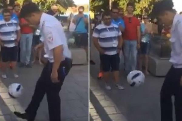 Sỹ quan cảnh sát Nga trổ tài tâng bóng điệu nghệ khiến người xem thích thú