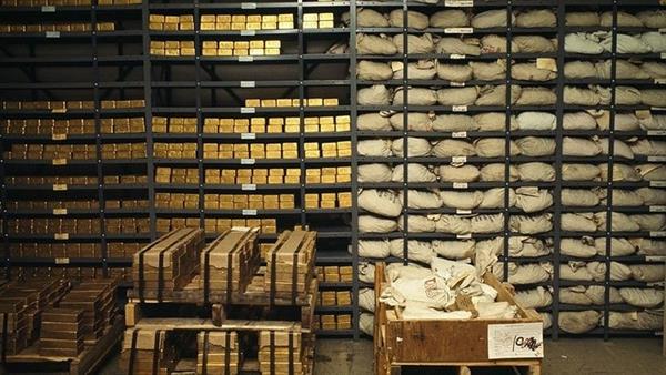 Venezuela tìm cách đưa 14 tấn vàng từ Anh về nước