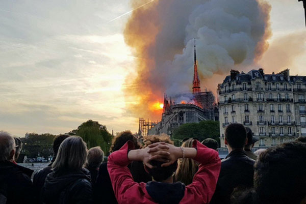 Vụ cháy Nhà thờ Đức Bà và nỗi đau nước Pháp