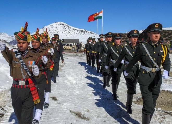 Trung Quốc điều 60.000 lính áp sát biên giới Ấn Độ