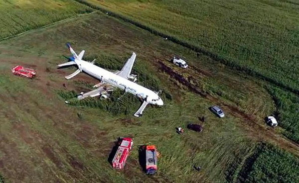 6 vụ máy bay hỏng giữa trời, hàng trăm hành khách sống sót nhờ phi công